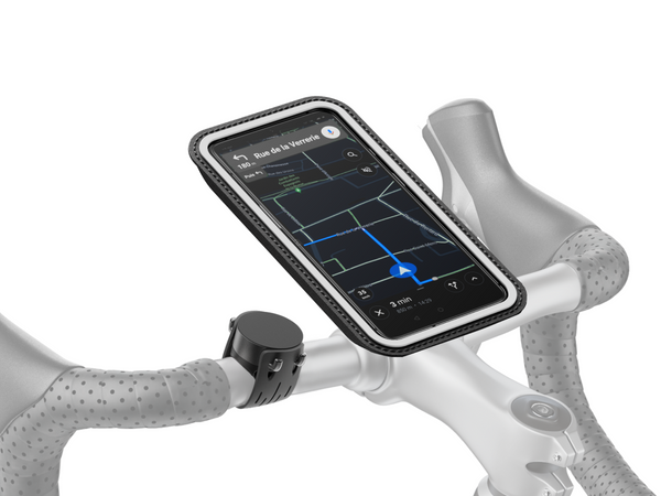 Smartphone fijado en el manillar de la bicicleta gracias al soporte magnético Shapeheart, perfecto para el GPS en movimiento.