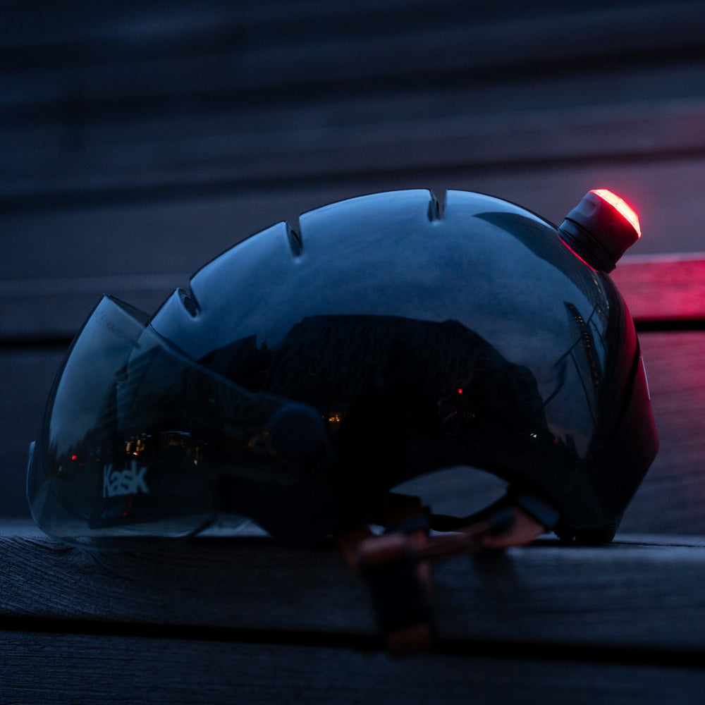 Segunda vista del producto – Soporte magnético universal para casco Shapeheart