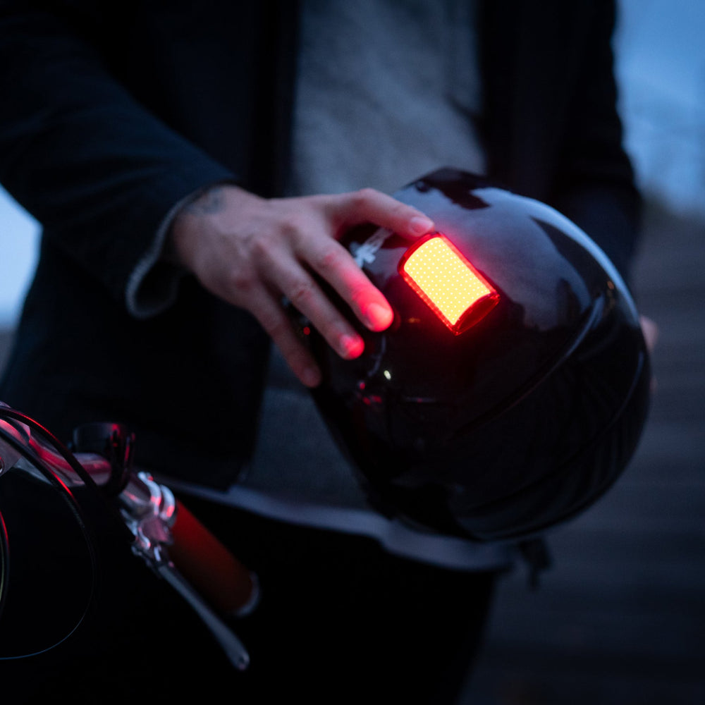 Segunda vista del producto – Soporte magnético universal para casco Shapeheart