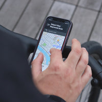Uso del GPS en el teléfono fijado a la bicicleta con soporte Shapeheart.