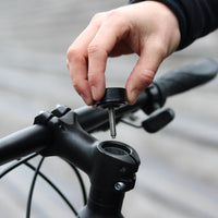 Instalación del soporte Shapeheart en la potencia de la bicicleta con una fijación segura para trayectos tranquilos