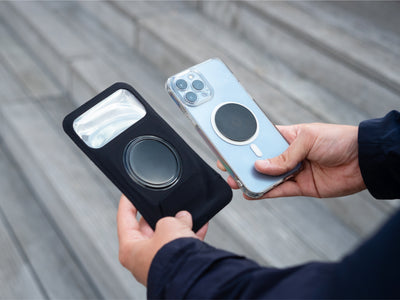 Presentación lado a lado de un teléfono equipado con la funda Shapeheart y otro con una placa de metal adhesiva.