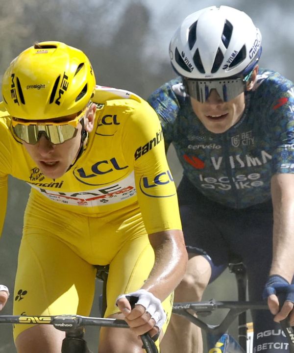 Pogačar y Vingegaard durante un ascenso del Tour 2024.