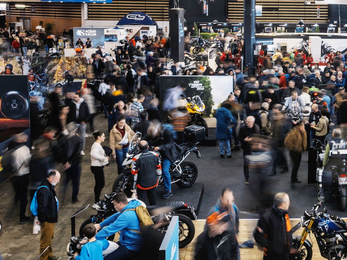 El MINI-BOOST nació de los comentarios de los motociclistas encontrados en el Salón de las 2 Ruedas de Lyon. Una innovación pensada para responder a una verdadera demanda sobre el terreno.