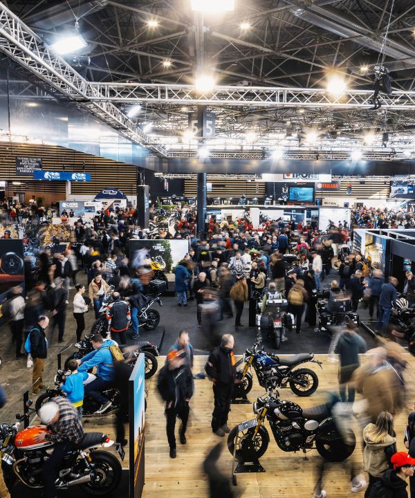 El MINI-BOOST nació de los comentarios de los motociclistas encontrados en el Salón de las 2 Ruedas de Lyon. Una innovación pensada para responder a una verdadera demanda sobre el terreno.
