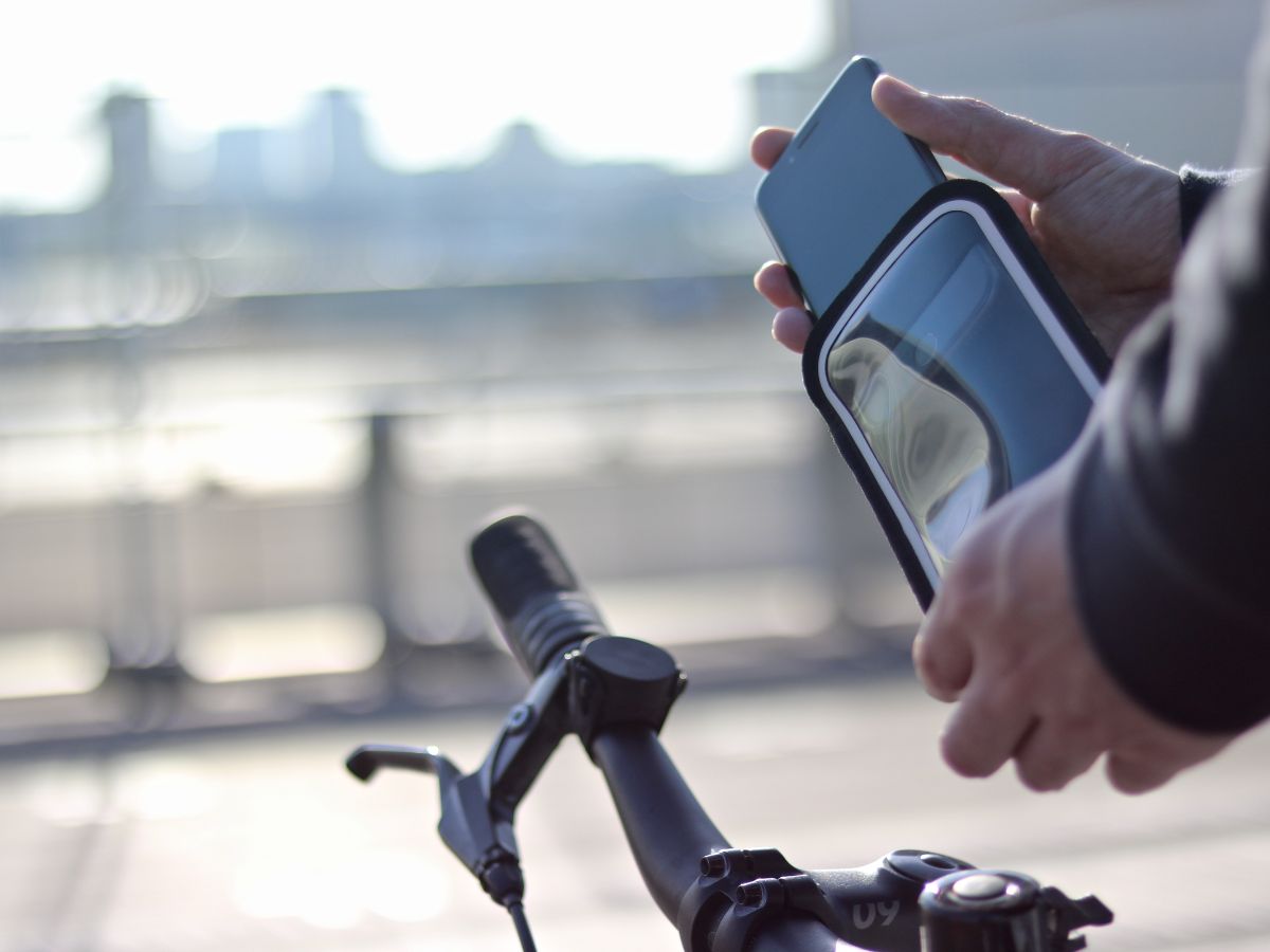 El soporte Shapeheart permite un acceso rápido al teléfono, sin perder tiempo durante los trayectos urbanos diarios.