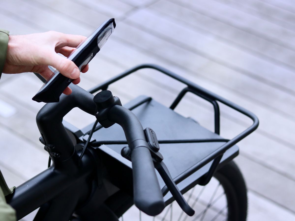 Dos sistemas de fijación están disponibles para adaptarse a todos los ciclistas: rápido en silicona o atornillado para mayor robustez.