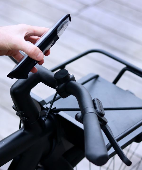 Dos sistemas de fijación están disponibles para adaptarse a todos los ciclistas: rápido en silicona o atornillado para mayor robustez.