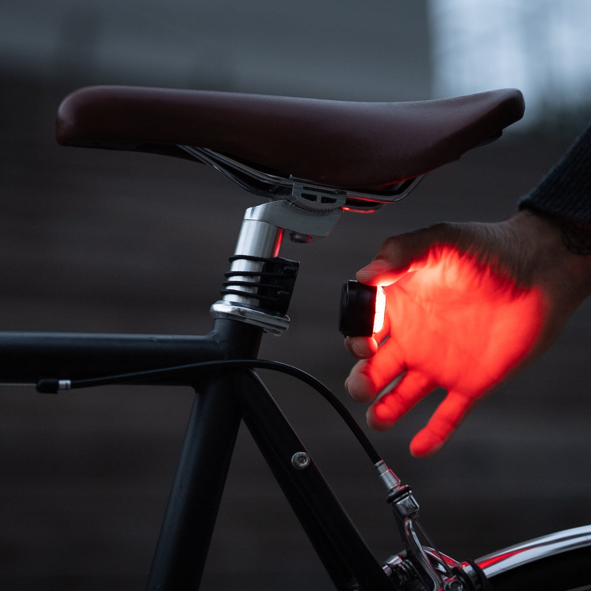 Luz sujeta al soporte del casco – Mini luz magnética trasera Shapeheart