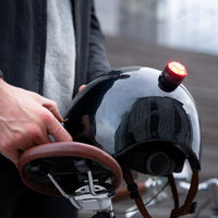Luz fijada con clip en el soporte de casco – Soporte magnético universal para casco Shapeheart