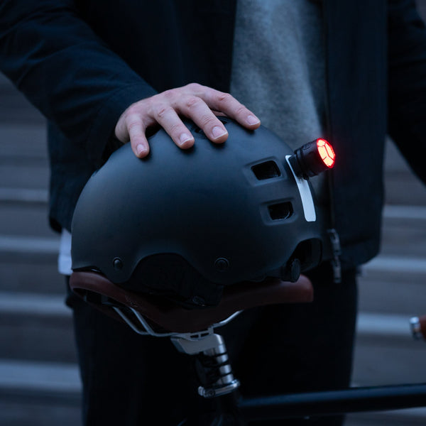 Soporte con clip VIOO fijado en un casco – Soporte magnético con clip VIOO para casco Shapeheart