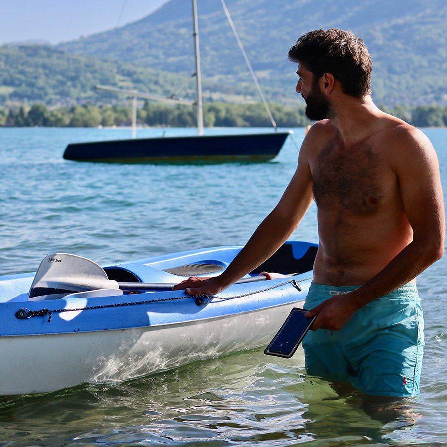 Para sus actividades náuticas, la funda waterproof será perfecta para proteger su teléfono.
