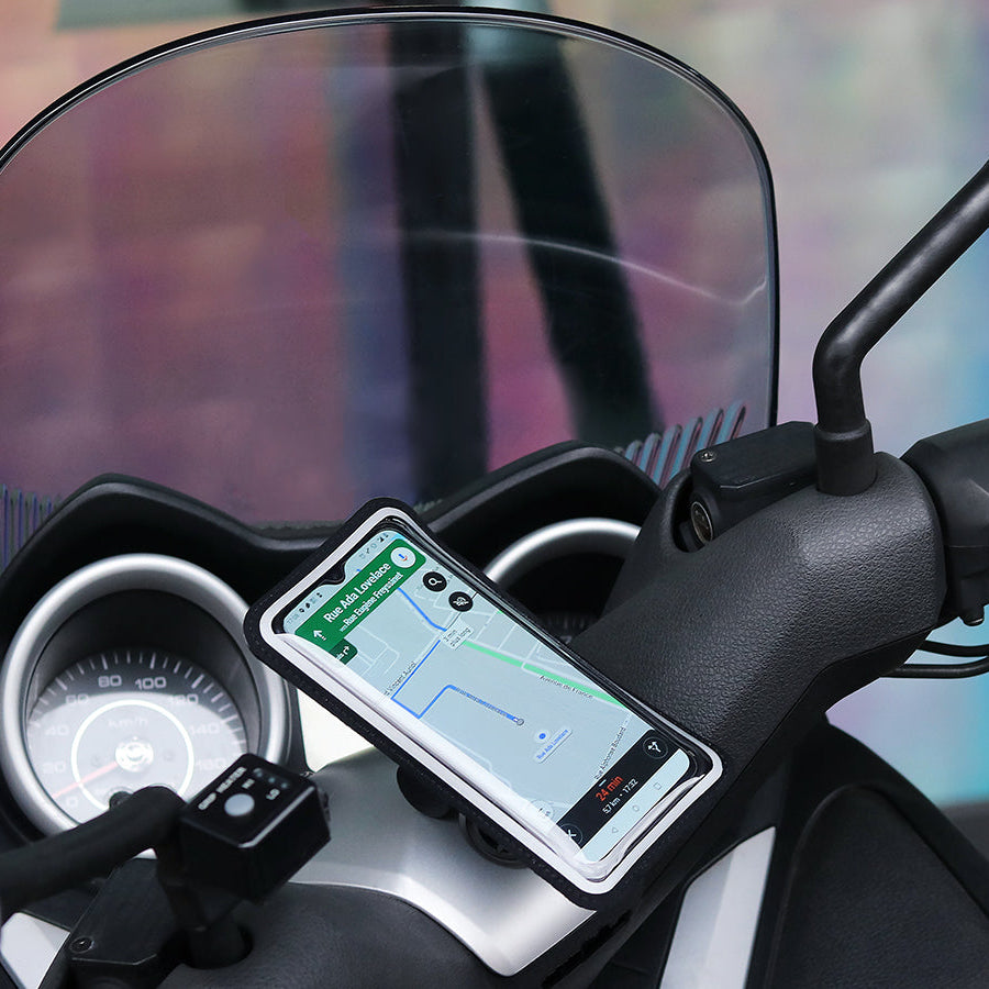 Fija tu teléfono en el salpicadero de tu scooter. Funda resistente a la intemperie con pantalla táctil preservada