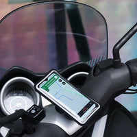 Fija tu teléfono en el salpicadero de tu scooter. Funda resistente a la intemperie con pantalla táctil preservada