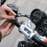 Nuestro soporte moto pro se atornilla en todos los manillares de moto de 22,2 mm, 25,4 mm, 28,6 mm y 31,8 mm
