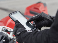 La funda Shapeheart protege tu teléfono de las vibraciones y la lluvia, manteniendo la pantalla táctil operativa en los días de lluvia. Es perfectamente táctil.